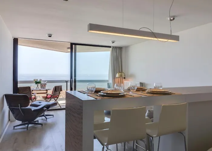 Luxury With Seaview דירה