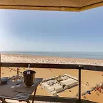 Апартаменти Luxury With Seaview